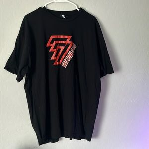 Black men’s tee